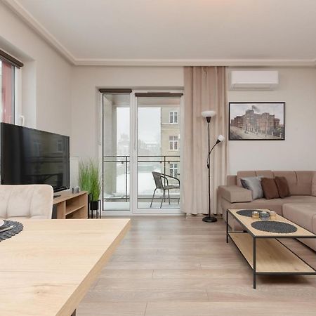 Modern One Bedroom Apartment With Parking In Lodz By Renters Prestige Екстер'єр фото